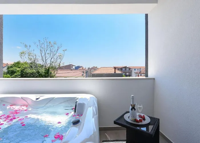 Rooftop Heated Pool Jelena * 扎达尔