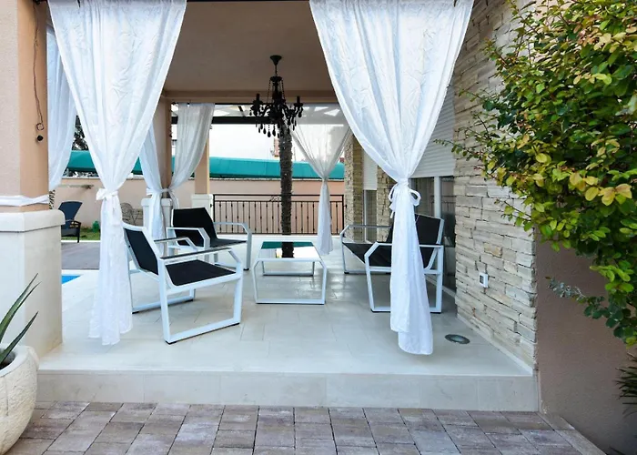 Вілла Rooftop Heated Pool Jelena *